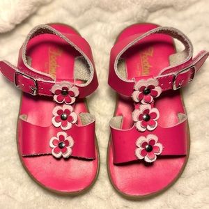 Footmates® JASMINE • Fuchsia • Size 6